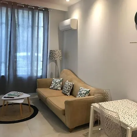 Apartment Tres Joli Situe Dans Le Centre De Nizza