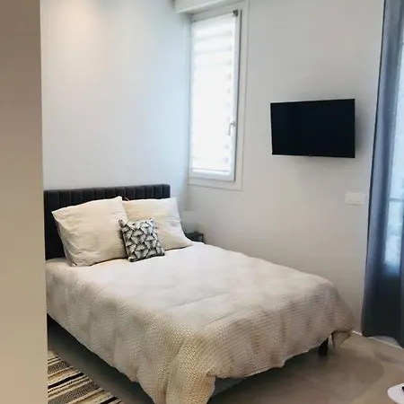 Tres Joli Situe Dans Le Centre De Апартаменты *