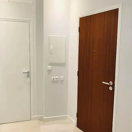 Tres Joli Situe Dans Le Centre De Апартаменты Ницца