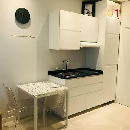 Tres Joli Situe Dans Le Centre De Апартаменты *